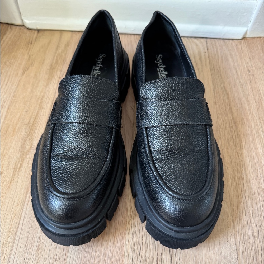 Seychelles Black Pebbled Leather Lug Sole Penny Loafers